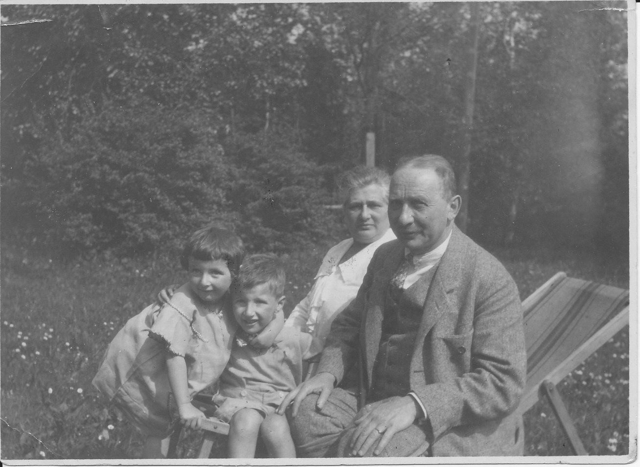 Max and Meta Schlesinger , with Lore and Henry 1926